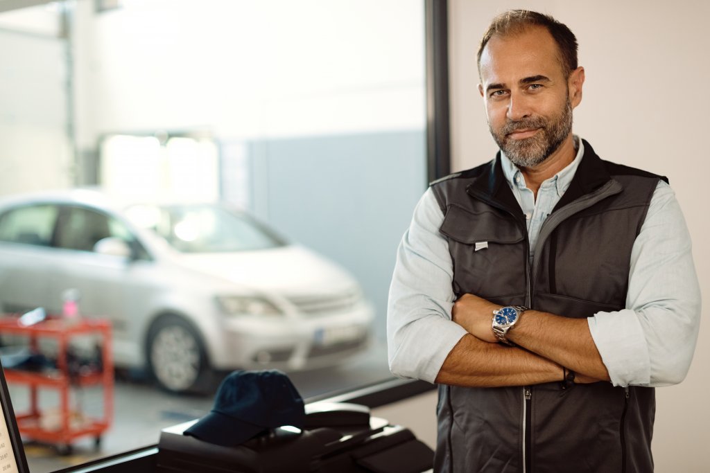 Chef d'entreprise utilisant le coffre-fort numérique SIV